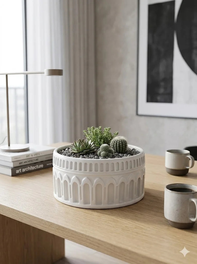 Beyaz Roma dekoratif beton saksı, sukulent ile minimalist dekorasyon